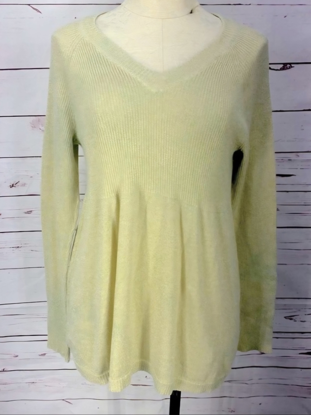 Cato Beautiful Beige Metallic V Neck Empire Waist Sweater. Size 18